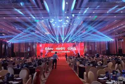 慶典用品租賃服務 一站式搭建燈光音響、桌椅與舞臺